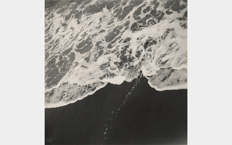 Georgia O’Keeffe (American, 1887–1986), Wai‘anapanapa Black Sand Beach, March 1939, gelatin silver print, Georgia O’Keeffe Museum, Santa Fe, 2006.6.1109
10 ¾ x 8 ¾ x 1 3/8 inches (27.3 x 22.2 x 3.5 cm)