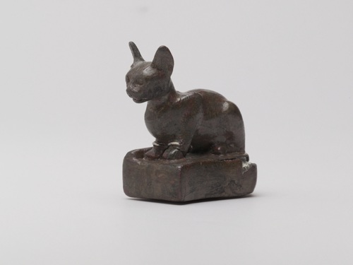 bronze figureine of a cat crouching
