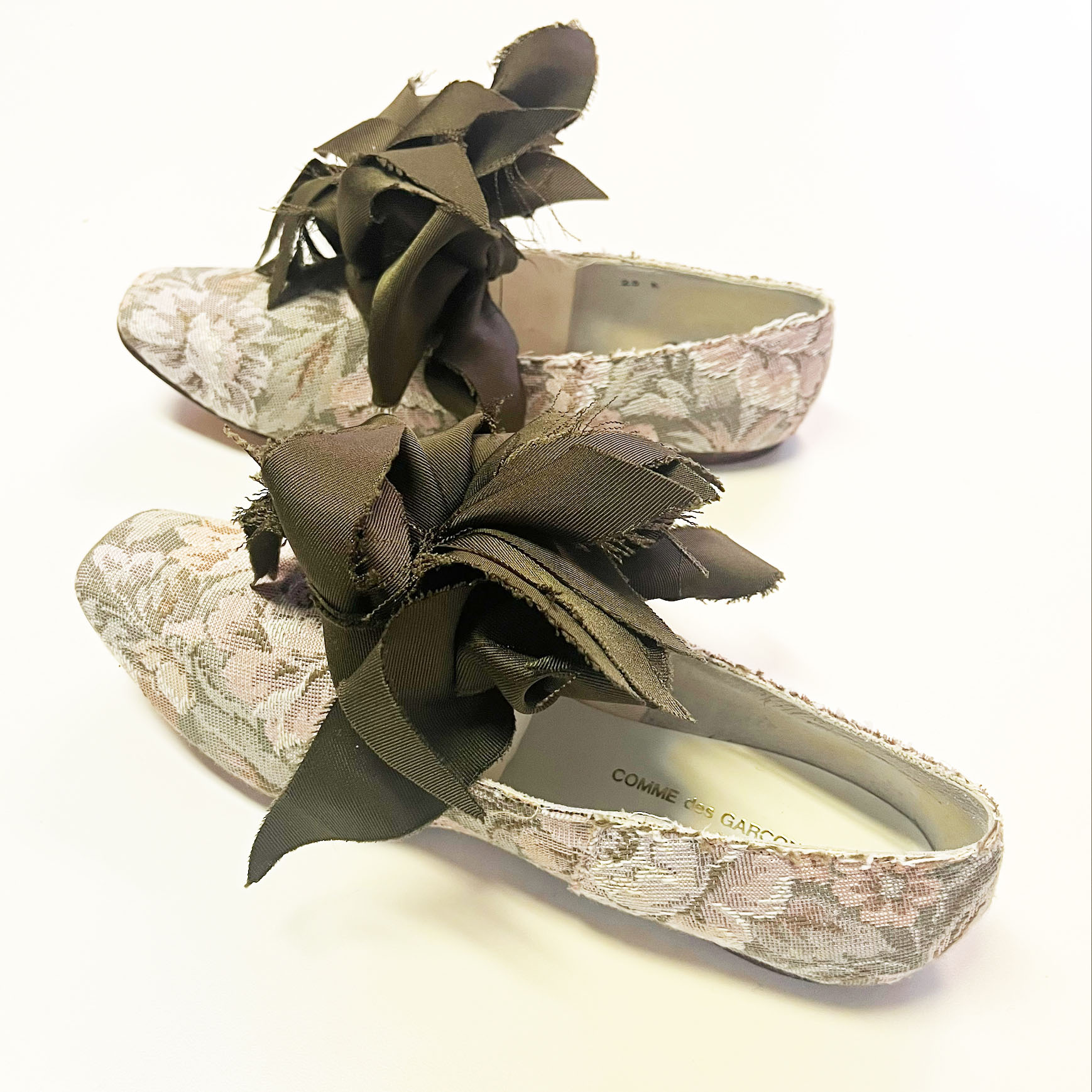 Rei Kawakubo (Japanese, b. 1942), Shoes, Spring 2000, cotton, leather, rayon, Museum purchase: Lawrence Archer Wachs Trust, the Cynthea J. Bogel Collection, 2016.190b-c