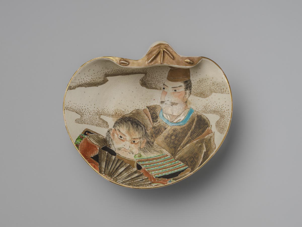 A shell-shaped bowl featuring two angry men.